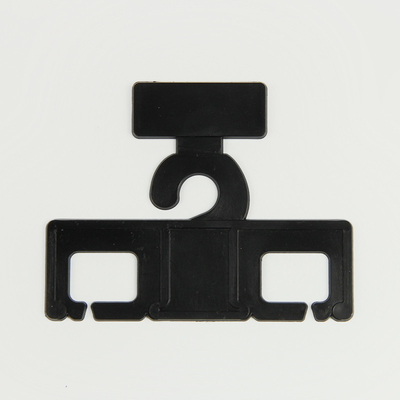 Suspender ετικετών αυτοκόλλητων ετικεττών συνήθειας εκτύπωσης συνήθειας PP μαύρη πλαστική κρεμάστρα